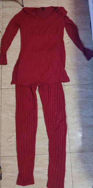 Conjunto granate de dos piezas