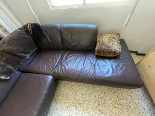 Sofá de piel marrón Ikea