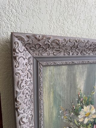 Cuadro de flores en marco gris