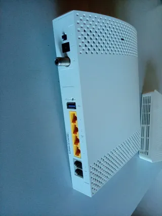 Dos Router WiFi Huawei