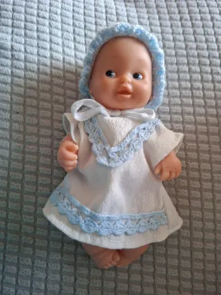Muñeca Barriguitas antigua con vestido bordado
