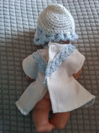 Muñeca Barriguitas antigua con vestido bordado