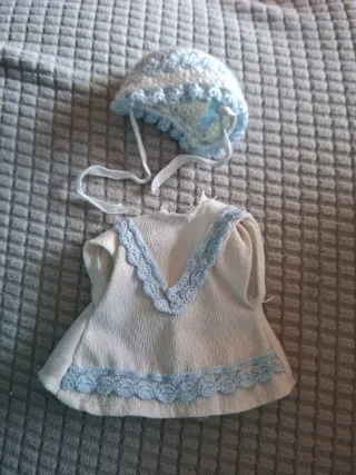 Muñeca Barriguitas antigua con vestido bordado