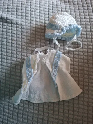 Muñeca Barriguitas antigua con vestido bordado