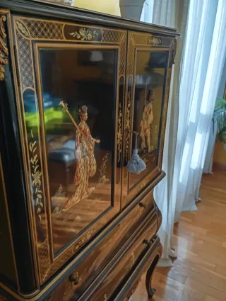 URGE VENTA!!  Mueble bar chino lacado negro/dorado