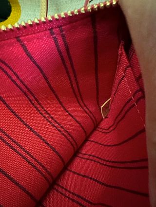 Louis Vuitton Marrón y Roja 32cm