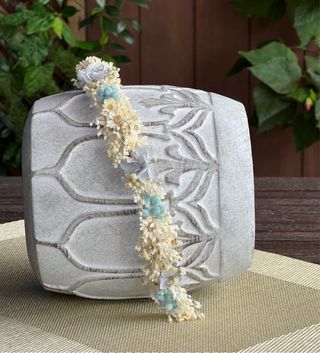 Corona de flores preservadas