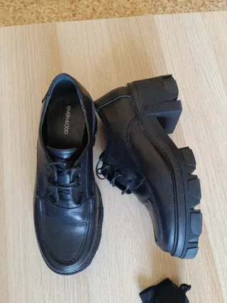 Zapatos EVEN&ODD negros cuña