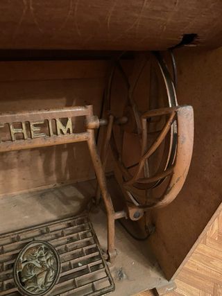 Mueble para máquina de coser antigua