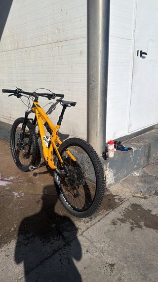 Bicicleta Enduro Scott Amarilla