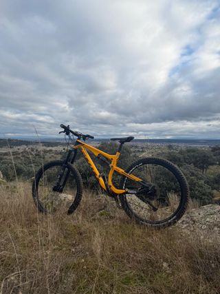 Bicicleta Enduro Scott Amarilla