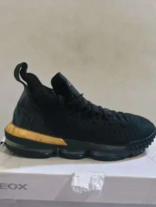 Nike LeBron 16 Zapatillas Baloncesto Negro Dorado