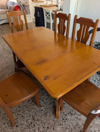Mesa de comedor de madera con 6 sillas