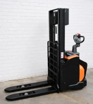 APILADOR ELÉCTRICO BT con elevación de base