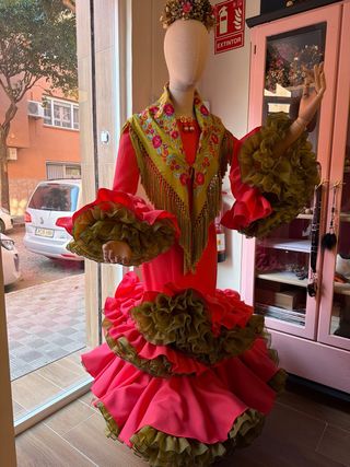 Traje de gitana nuevo a estrenar. Talla 36