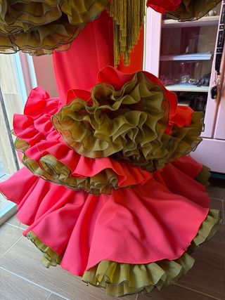 Traje de gitana nuevo a estrenar. Talla 36