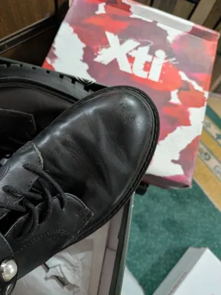 Botas de mujer con cadena