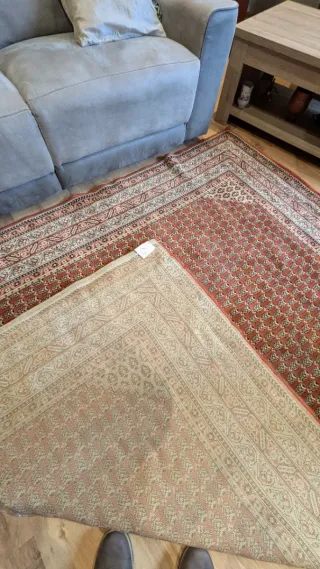 Alfombra de lana clásica beige y roja