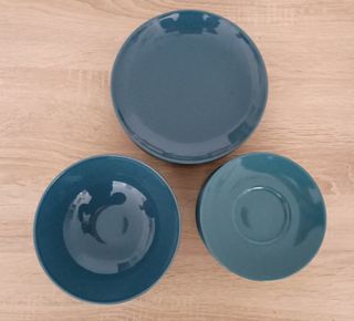 Conjunto vajilla IKEA tono azul verdoso