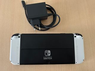 Nintendo Switch Oled Blanca + cargador.