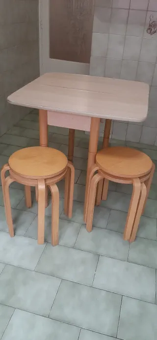 Mesa extensible cocina con 4 taburetes