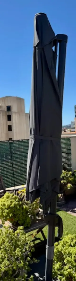 Parasol Naterial 290 cm con funda.