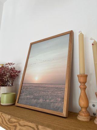 Cuadro de paisaje con marco de madera