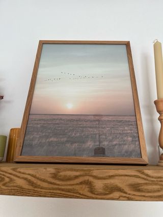 Cuadro de paisaje con marco de madera