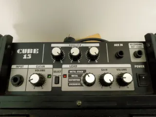 Amplificador Roland Cube 15 Guitarra Eléctrica
