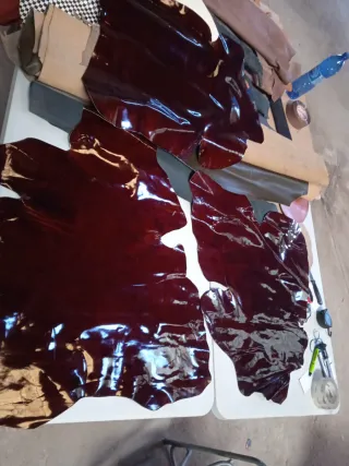 Lote 3 Piezas de piel Charol color Vino 24€.