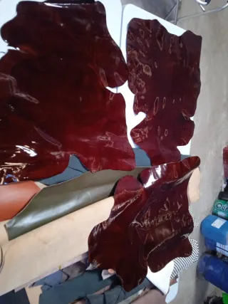 Lote 3 Piezas de piel Charol color Vino 24€.