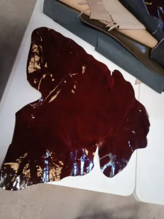 Lote 3 Piezas de piel Charol color Vino 24€.