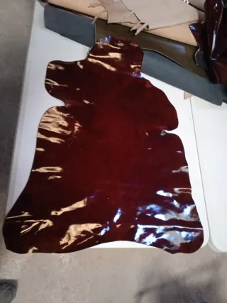 Lote 3 Piezas de piel Charol color Vino 24€.