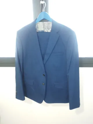Traje de hombre azul