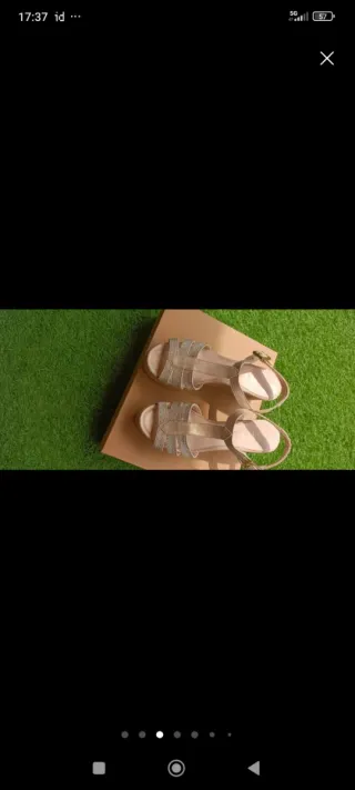 Zapatos de vestir y sandalias doradas 30 cada par