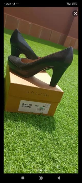 Zapatos de vestir y sandalias doradas 30 cada par