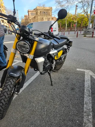 Fantic Caballero 125 Negra y Amarilla