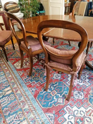 Mesa de comedor ovalada y 10 sillas