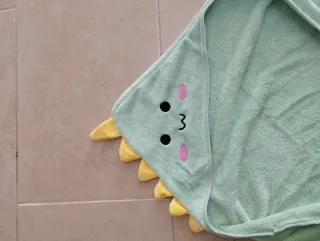 Capa/toalla bebé dinosaurio