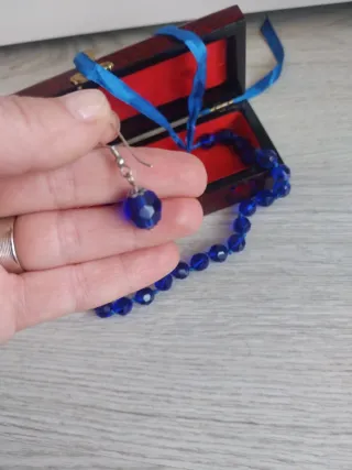 Conjunto collar y pendientes antiguos