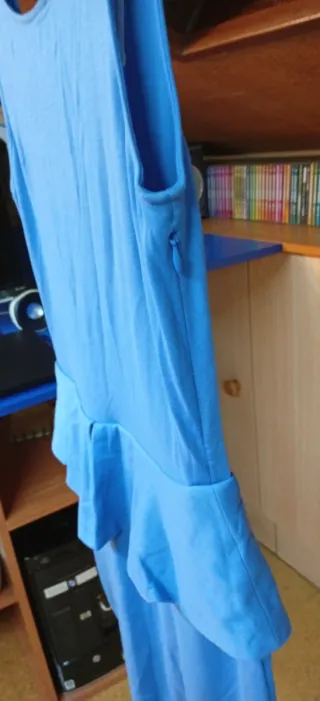 Vestido azul con peplum