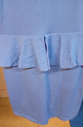 Vestido azul con peplum