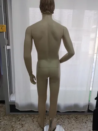 Maniquí hombre beige