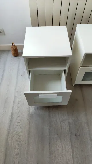 Mesitas de noche blancas con cristal