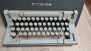 Máquina de escribir Olivetti Línea 98
