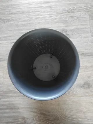 Cubre macetas gris tejido plástico