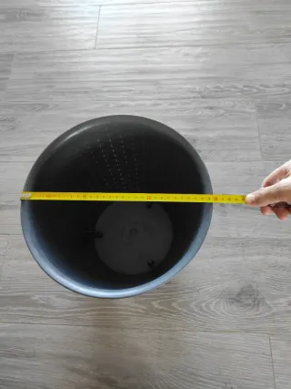 Cubre macetas gris tejido plástico