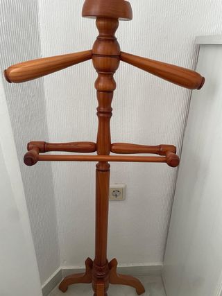 Perchero de madera maciza clásico