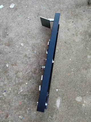 Panel Ducha Negro con Jets y Alcachofa