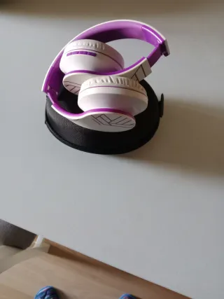 Auriculares diadema morado y blanco